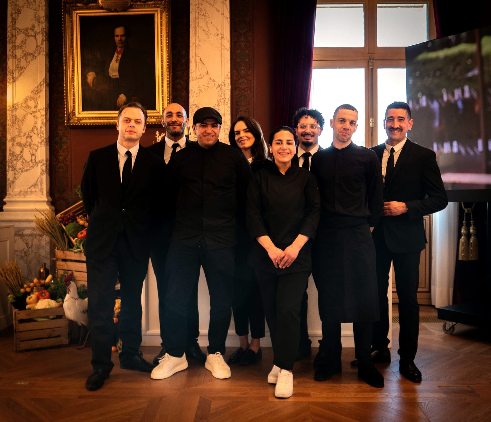 La brigade COSA réunie en salle avant le service