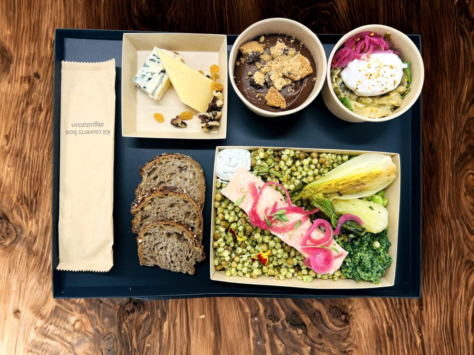 Plateau-repas complet : entrée, plat, fromage et dessert