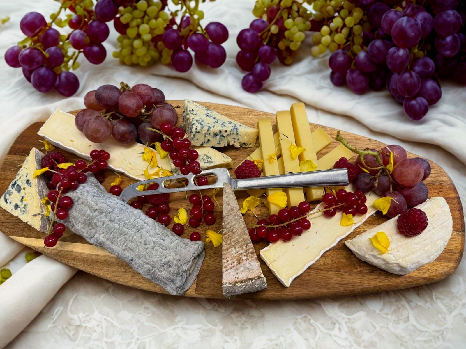 Plateau de fromages et raisins pour une pause de séminaire